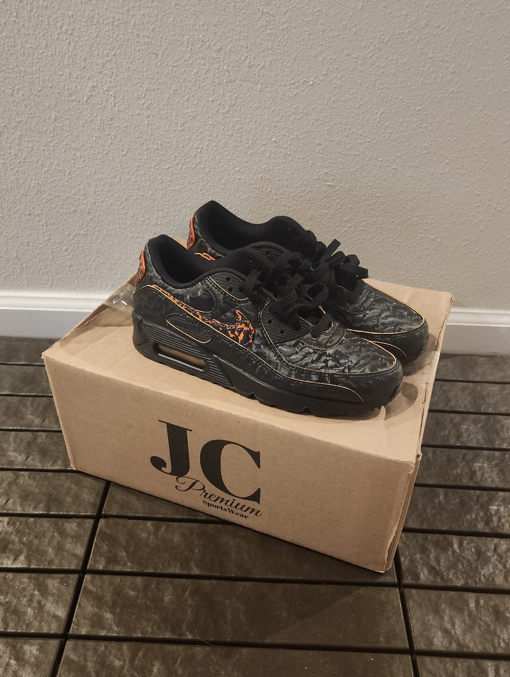 Men's Nike Air Max 90 'Volcano' - Picture 10 of 15